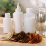 découvrez à quoi sert un oxydant pour cheveux et comment le choisir en fonction de la couleur désirée pour obtenir des résultats parfaits.