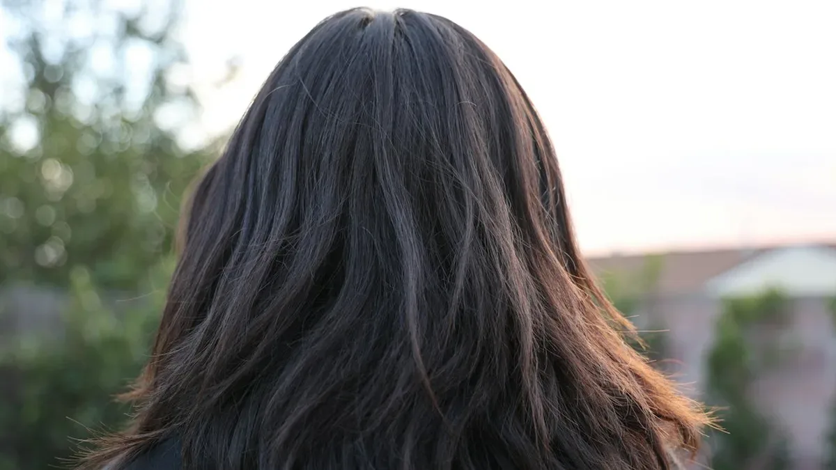 coupe de cheveux femme mi long degrade — Coupe de cheveux femme mi-long dégradé : mode d’emploi